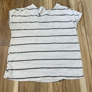 Striped short sleeve tshirt with bow detail and keyhole on back